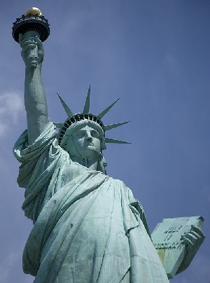 what does the statue of liberty say